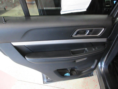 Used 2017 Ford Explorer XLT w/ Equipment Group 202A image 27
