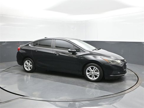 Used 2017 Chevrolet Cruze LT image 17