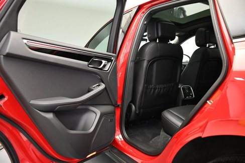 Certified 2025 Porsche Macan Turbo image 46