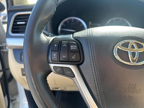 Used 2019 Toyota Highlander XLE image 29