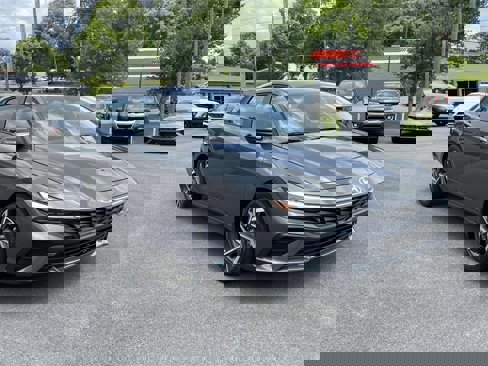 New 2025 Hyundai Elantra Sport image 4