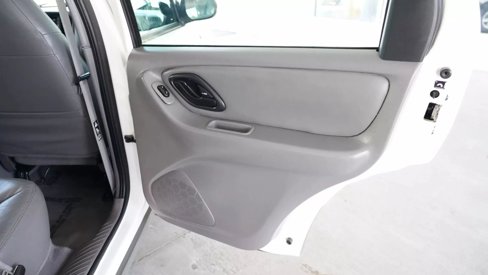 Used 2001 Ford Escape XLT image 18