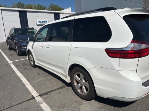 Used 2018 Toyota Sienna LE image 23