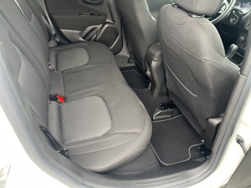Used 2021 Jeep Renegade Latitude image 30