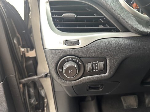 Used 2016 Jeep Cherokee Limited image 31