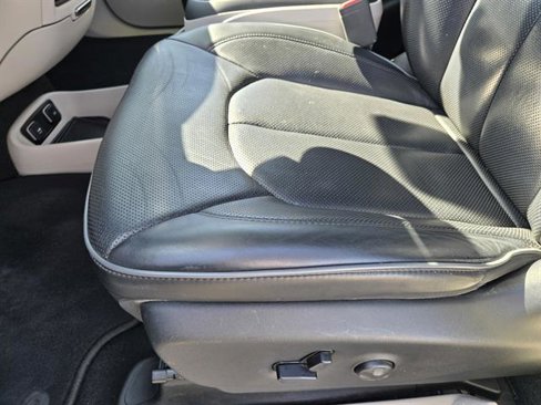 Used 2018 Chrysler Pacifica Limited w/ Advanced Safetytec Group image 16