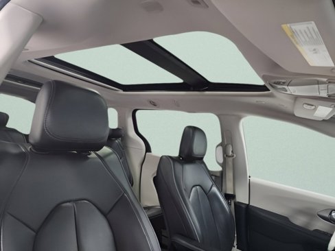Used 2018 Chrysler Pacifica Limited image 8