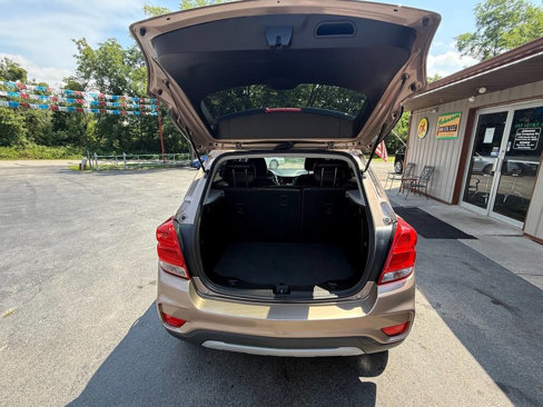 Used 2018 Chevrolet Trax LT w/ LT Convenience Package image 9