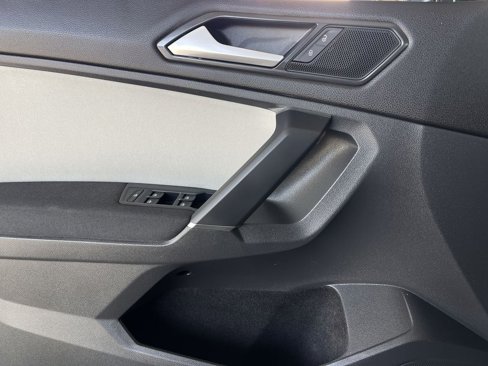 Used 2018 Volkswagen Tiguan S image 20