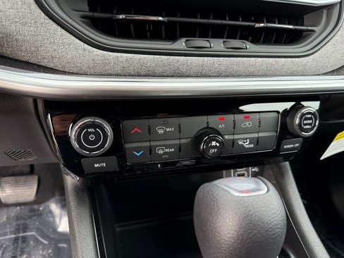 New 2025 Jeep Compass Sport image 29
