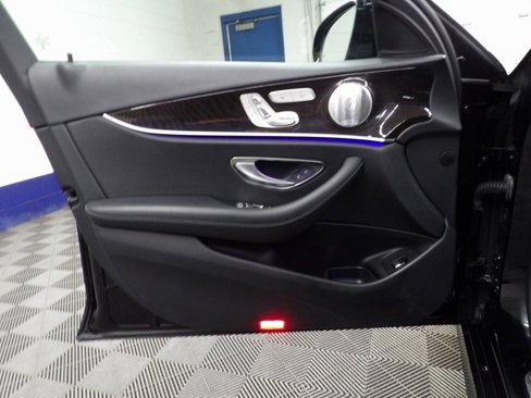 Used 2019 Mercedes-Benz E 300 4MATIC image 43