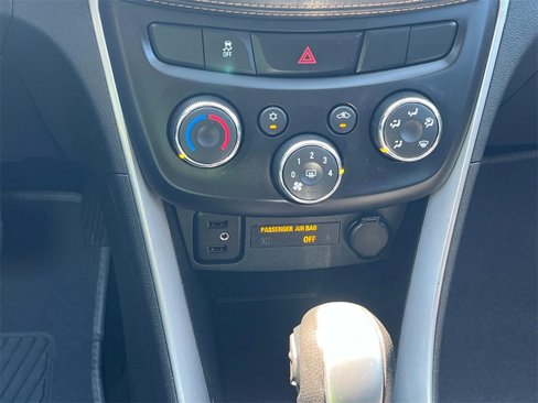 Used 2018 Chevrolet Trax LT w/ LT Convenience Package image 22