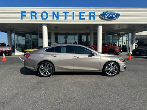 Used 2022 Chevrolet Malibu LT image 2