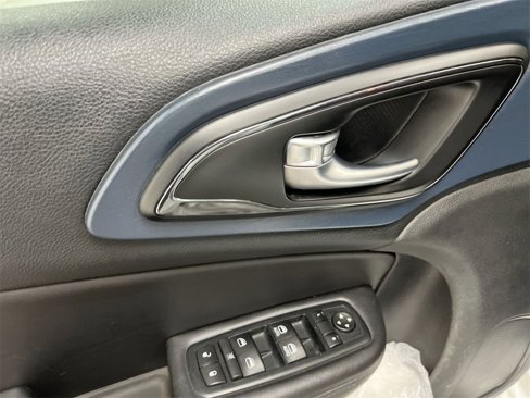 Used 2016 Chrysler 200 S image 20