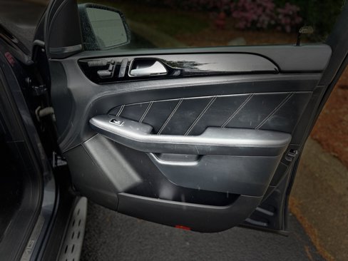 Used 2012 Mercedes-Benz ML 63 AMG 4MATIC image 22