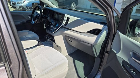 Used 2020 Toyota Sienna LE image 13