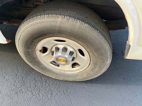 Used 2012 Chevrolet Express 2500 image 17