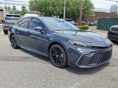 Used 2025 Toyota Camry SE image 3