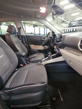 Used 2021 Hyundai Venue image 38