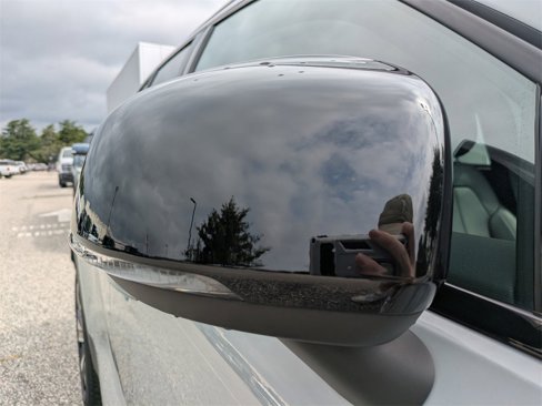 Certified 2025 Volvo XC40 B5 Plus image 12