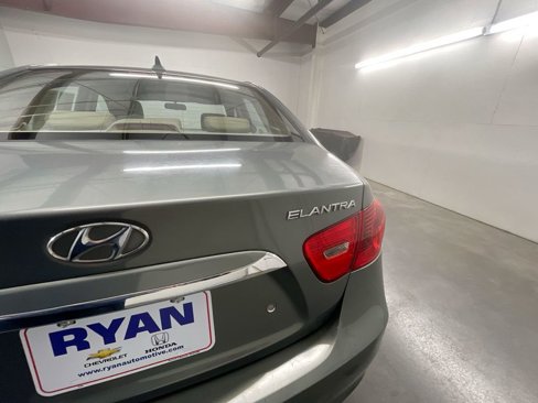 Used 2010 Hyundai Elantra GLS image 27