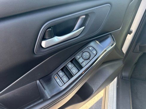 Used 2024 Nissan Rogue SV image 13