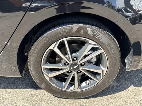 Used 2023 Kia Forte LXS image 9