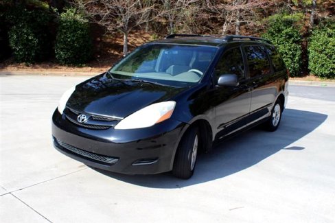 Used 2009 Toyota Sienna CE image 3