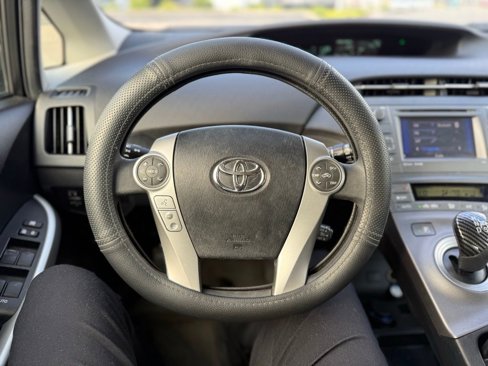 Used 2015 Toyota Prius Four image 6