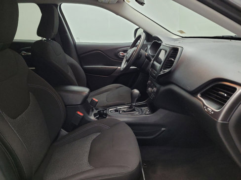 Used 2019 Jeep Cherokee Latitude w/ Popular Appearance Group image 21
