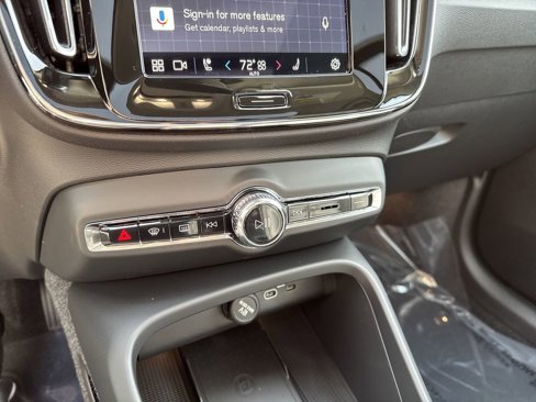 New 2025 Volvo XC40 B5 Core w/ Protection Package Premier image 21