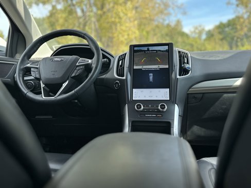 Used 2023 Ford Edge SEL image 2