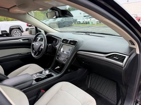 Used 2020 Ford Fusion SE w/ Equipment Group 151A image 20
