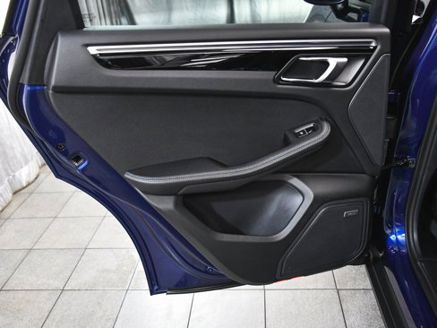 Used 2022 Porsche Macan image 13