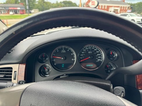 Used 2009 Chevrolet Avalanche LTZ image 14