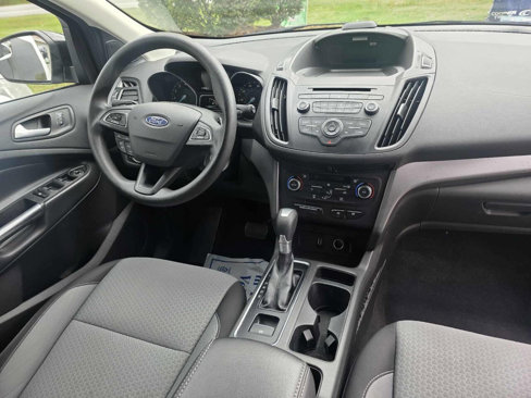 Used 2017 Ford Escape SE image 6