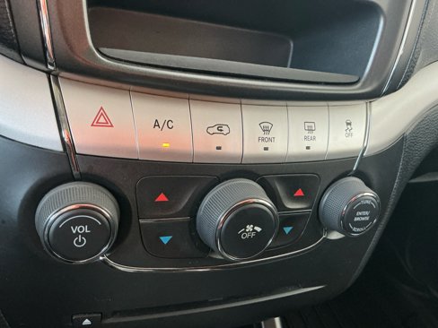 Used 2019 Dodge Journey SE image 21