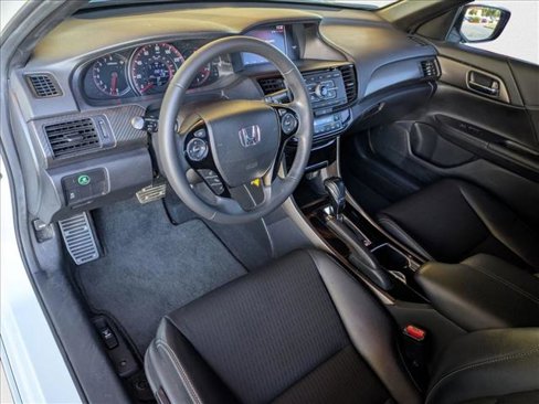 Used 2017 Honda Accord Sport image 10