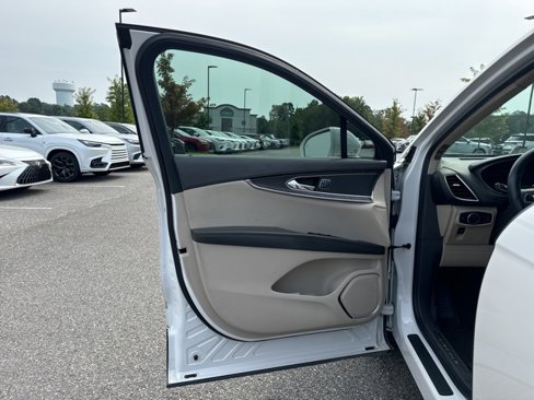 Used 2019 Lincoln Nautilus Select image 7