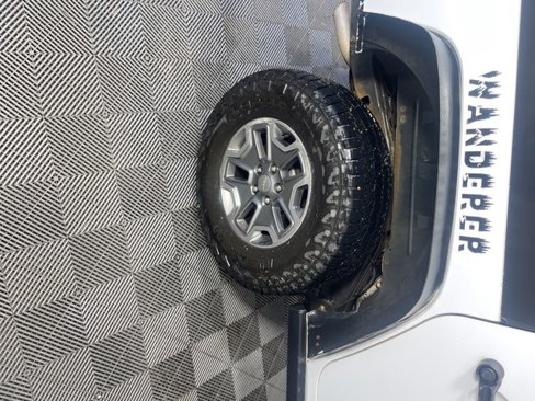 Used 2017 Jeep Wrangler Unlimited Rubicon w/ Connectivity Group image 15