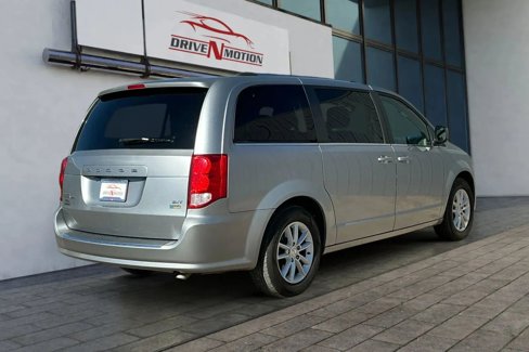 Used 2019 Dodge Grand Caravan SXT image 4