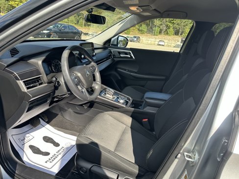 Used 2022 Mitsubishi Outlander ES image 10