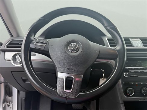 Used 2015 Volkswagen Passat 1.8T Wolfsburg Edition image 11