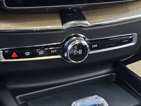 New 2026 Volvo XC60 B5 Plus w/ Protection Package Premier image 20