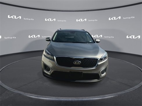 Used 2017 Kia Sorento LX w/ LX Convenience Package image 4