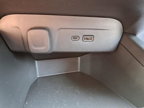 Certified 2025 Chevrolet Trax RS image 40