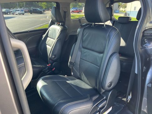 Used 2017 Toyota Sienna SE image 14