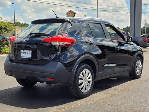 Used 2018 Nissan Kicks S image 4