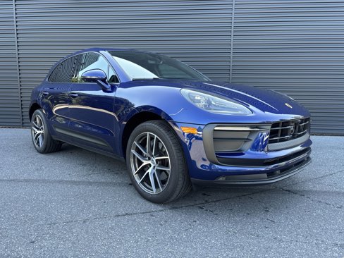 Certified 2025 Porsche Macan image 7