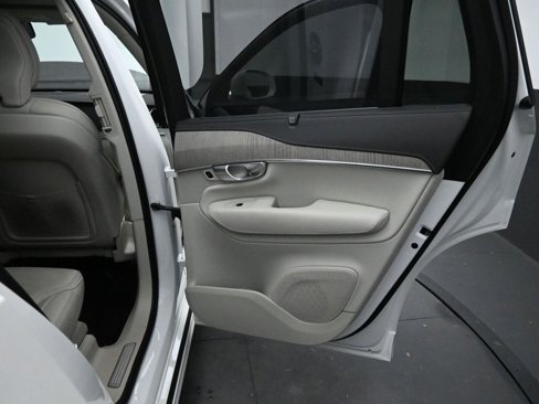 Certified 2024 Volvo XC90 B6 Ultimate w/ Protection Package Premier image 36